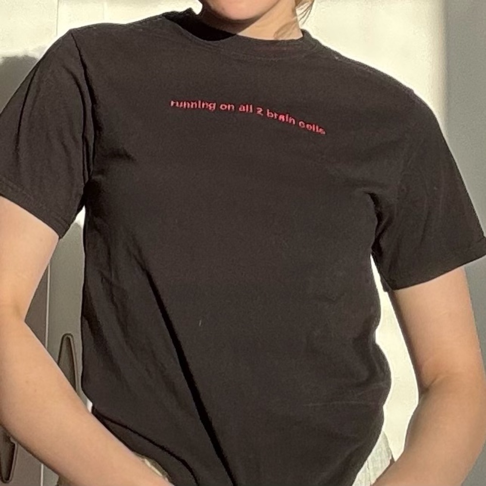“running on all 2 brain cells” Black Graphic Tee